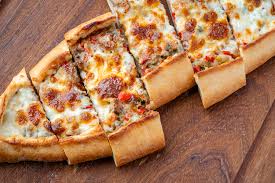 Kaşarlı Kıymalı Pide